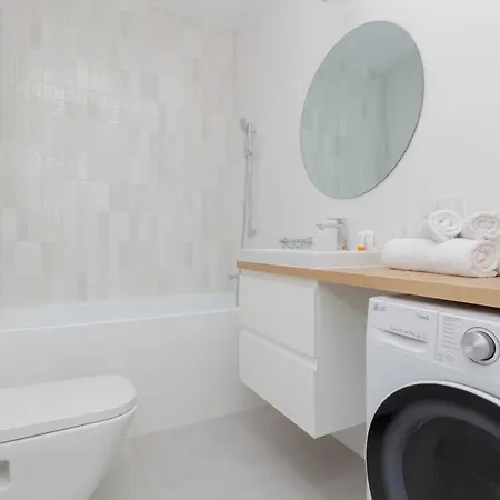 Cozy Zupnicza Soho Factory By Renters * Varşova